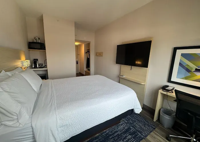 Standard Queen Room