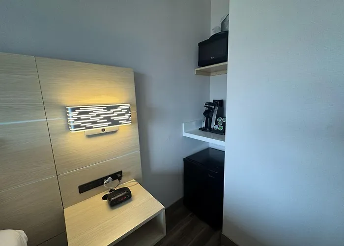 Standard Queen Room